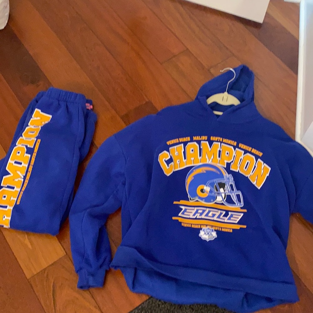 Matching sweatshirt and sweat-pant set